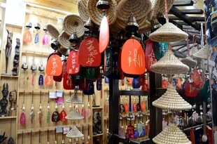 传统饰品店的多样装饰