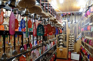 琳琅满目的特色商品店铺