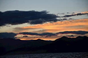 日落时分的绚烂天空