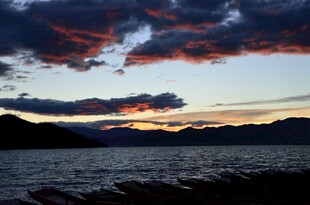 湖畔壮丽日落天空美景