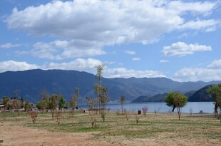 湖畔风光 远山近景皆如画