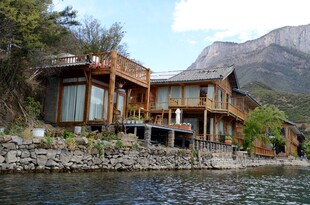 湖畔木屋 自然中的理想居所