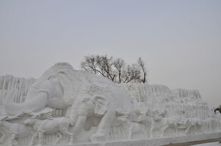 精美大型雪雕艺术作品