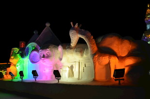 梦幻灯光冰雪城堡景观