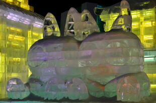 冰雕造型的可爱卡通形象