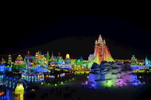 梦幻城堡夜景灯光秀