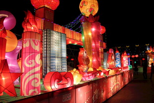 绚丽多彩的传统花灯展