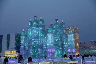 梦幻冰雪城堡夜景