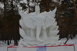 精美大象主题冰雕作品