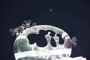 梦幻冰雕情侣浪漫场景