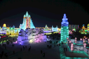 梦幻冰雪城堡夜景