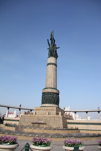 城市中的宏伟纪念碑