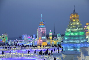 冰雪城堡夜景 梦幻冰雪世界