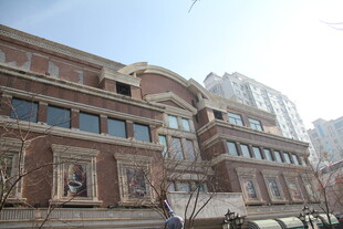 红砖建筑外观展示