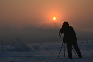 夕阳下的摄影师