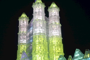 梦幻灯光城堡夜景