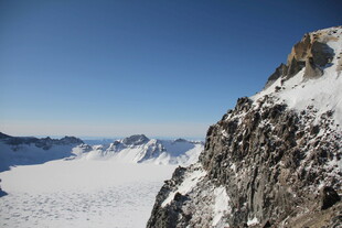 雪山峭壁壮丽风光 长白山