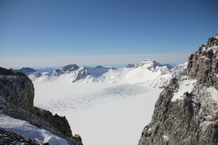 雪山峭壁壮丽景致 长白山