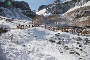 雪山山谷中的壮丽雪景 长白山