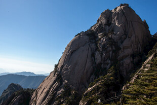 巍峨险峻的壮美山峰