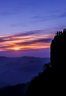 山顶观绝美日出景象