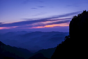 山间壮丽日出美景