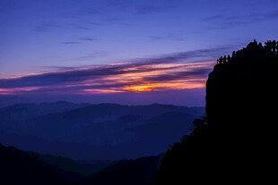 黄昏山峦剪影美景