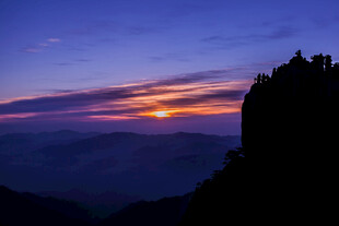 山顶观绝美日落景象