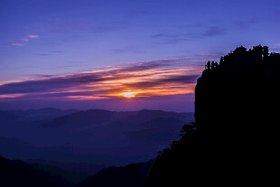 山顶观绝美日出云海