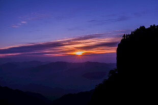 山顶观绝美日落景象
