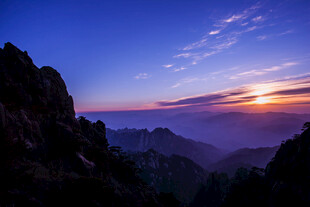 山间壮丽日出美景
