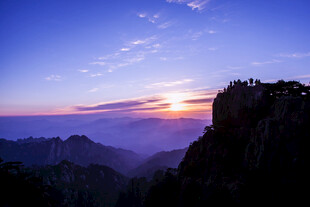 山顶观绝美日出景色