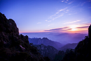 山间壮丽日出美景