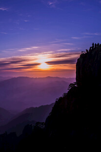 山顶观壮丽日出美景