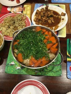 丰盛美味的家庭聚餐菜肴