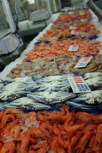 海鲜市场丰富多样的水产