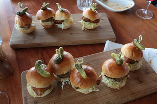 精致迷你汉堡美食摆盘