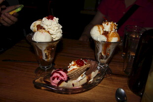 精致美味的多样冰淇淋甜点