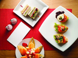 美味精致的多样餐点拼盘