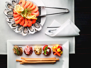 精致多样的美味点心拼盘