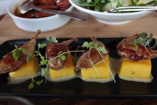 美味培根包裹玉米美食