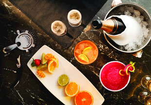 多彩缤纷的美味饮品与小吃