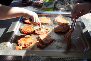 户外烧烤美味烤肉时刻