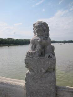 河畔石狮子 古韵悠然