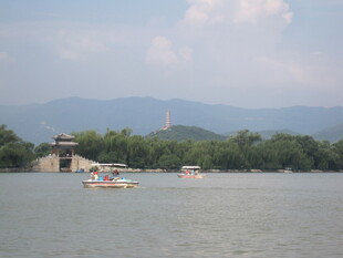 西湖湖上泛舟美景