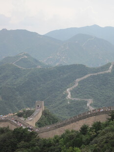 俯瞰雄伟蜿蜒的万里长城