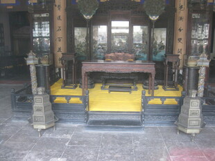 工厂内的机械设备