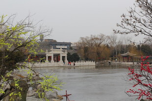 冬日湖畔中式景致