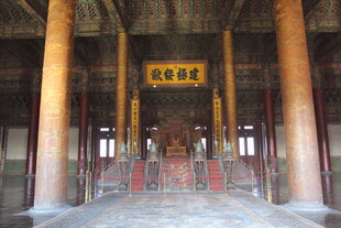 古建大殿内景