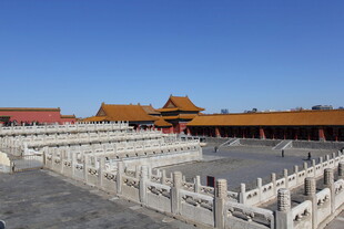 故宫宫殿前的开阔广场